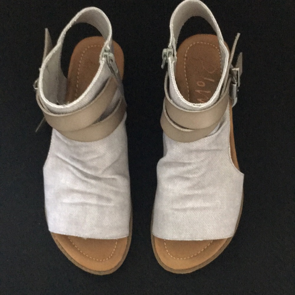 Cute gray Blowfish Balla4Earth Sandals.  New